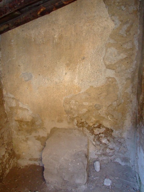 II.3.3 Pompeii.  March 2009.  Room 18, Altar.