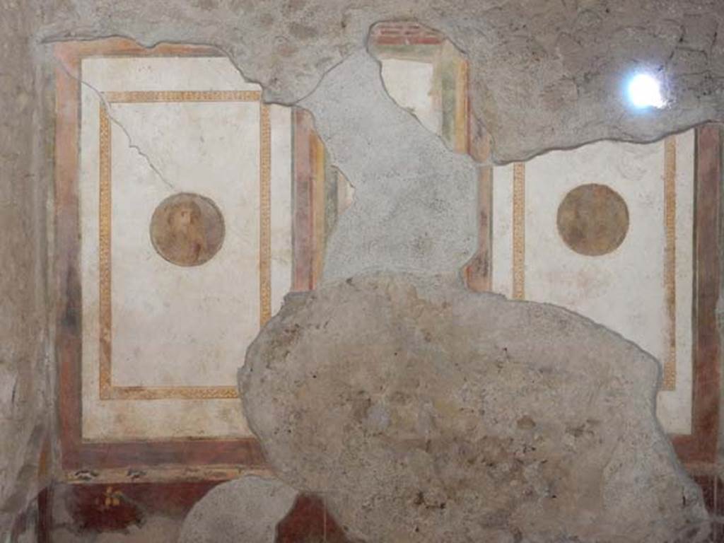 II.3.3 Pompeii. December 2005. Room 4, east wall of cubiculum with two painted medallions.


