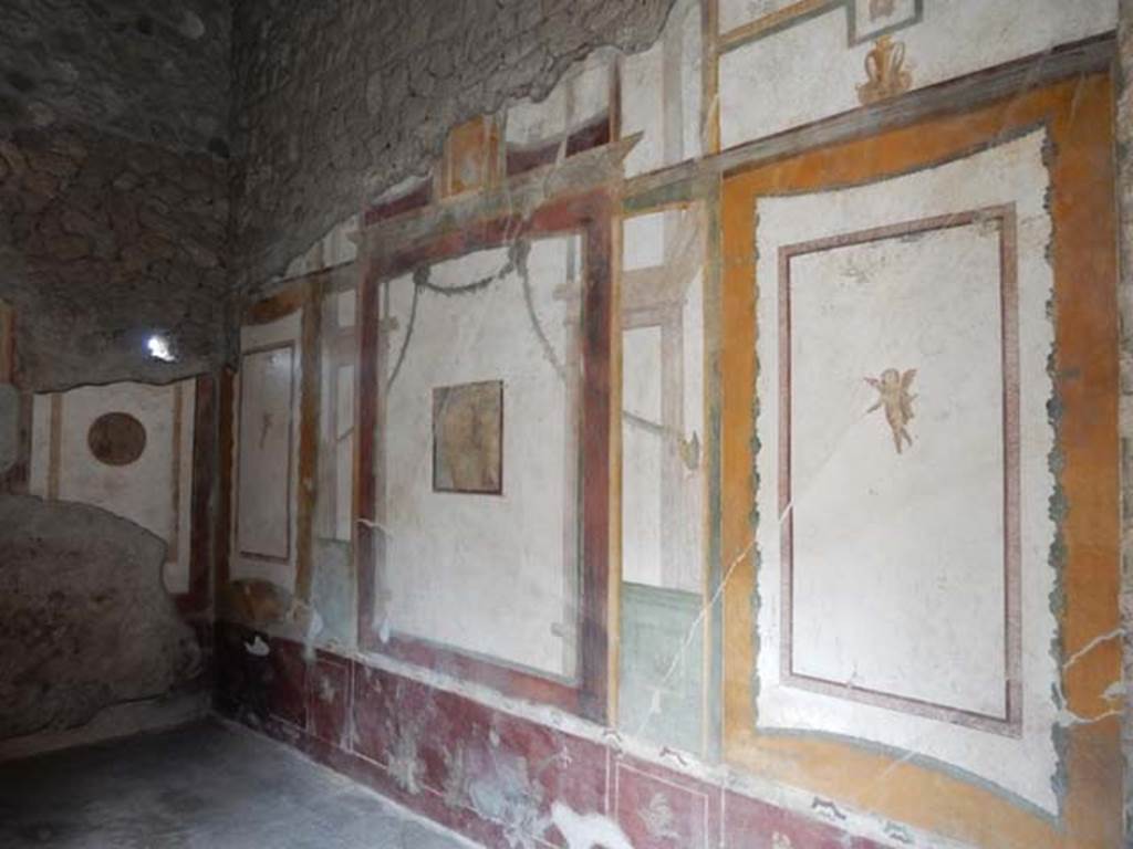 II.3.3 Pompeii.  March 2009.  Room 4.  South wall.