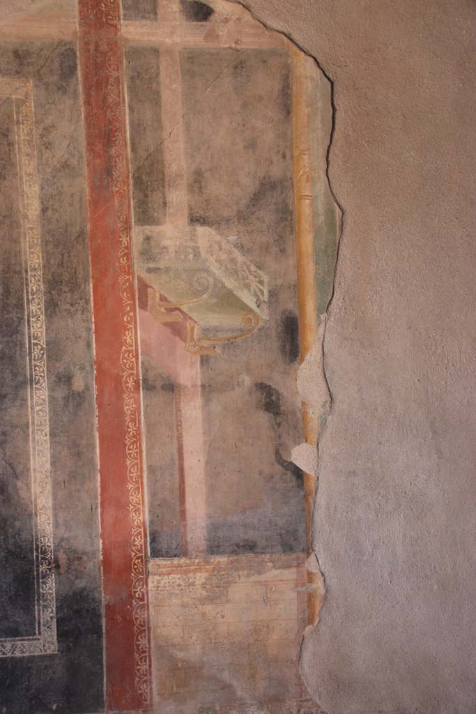 II.3.3 Pompeii. September 2017. Room 6, painted decoration from east side of centre of south wall.
Photo courtesy of Klaus Heese.
