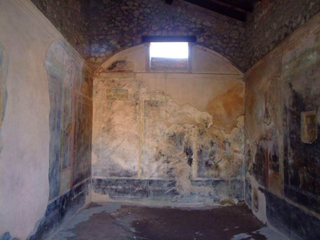 II.3.3 Pompeii. March 2009. Room 6, west wall of triclinium.