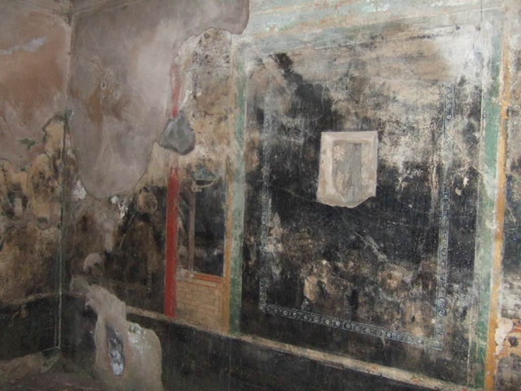 II.3.3 Pompeii.  December 2005.  Room 6.  Triclinium.  North wall.
