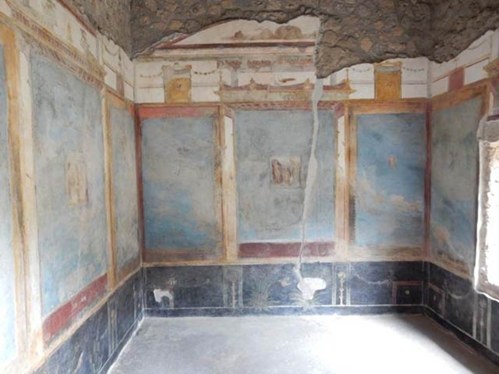 II.3.3 Pompeii. May 2016. Room 10, looking south from entrance doorway. Photo courtesy of Buzz Ferebee.
