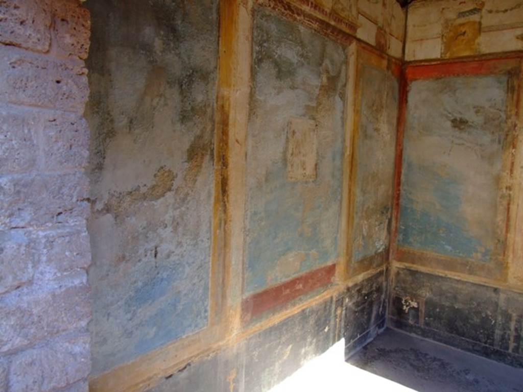 II.3.3 Pompeii. March 2009. Room 10, east wall with remains of wall painting.