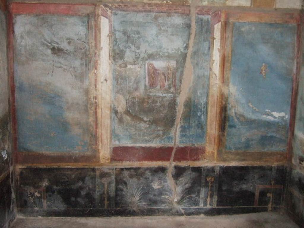 II.3.3 Pompeii. March 2009. Room 10, upper south wall.
