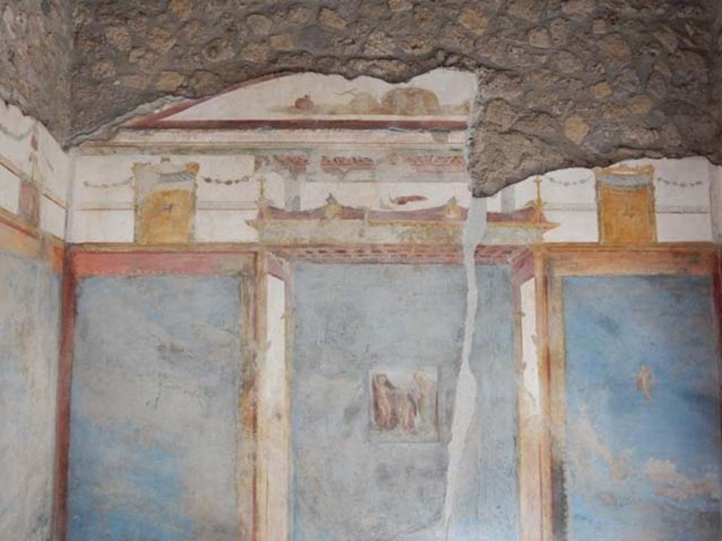 II.3.3 Pompeii. May 2016. Room 10, south wall with wall painting of Hermaphrodite and Salmacis.
Photo courtesy of Buzz Ferebee.

