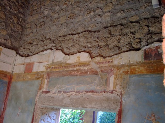 II.3.3 Pompeii. May 2016. Room 10, zoccolo below window on west wall, and flooring. Photo courtesy of Buzz Ferebee.