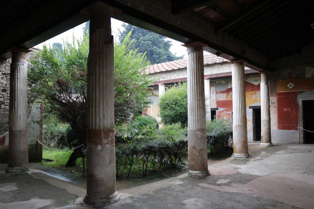 II.3.3 Pompeii. December 2018.  
Room 11, looking towards west portico, on right, across north portico and peristyle garden. Photo courtesy of Aude Durand.

