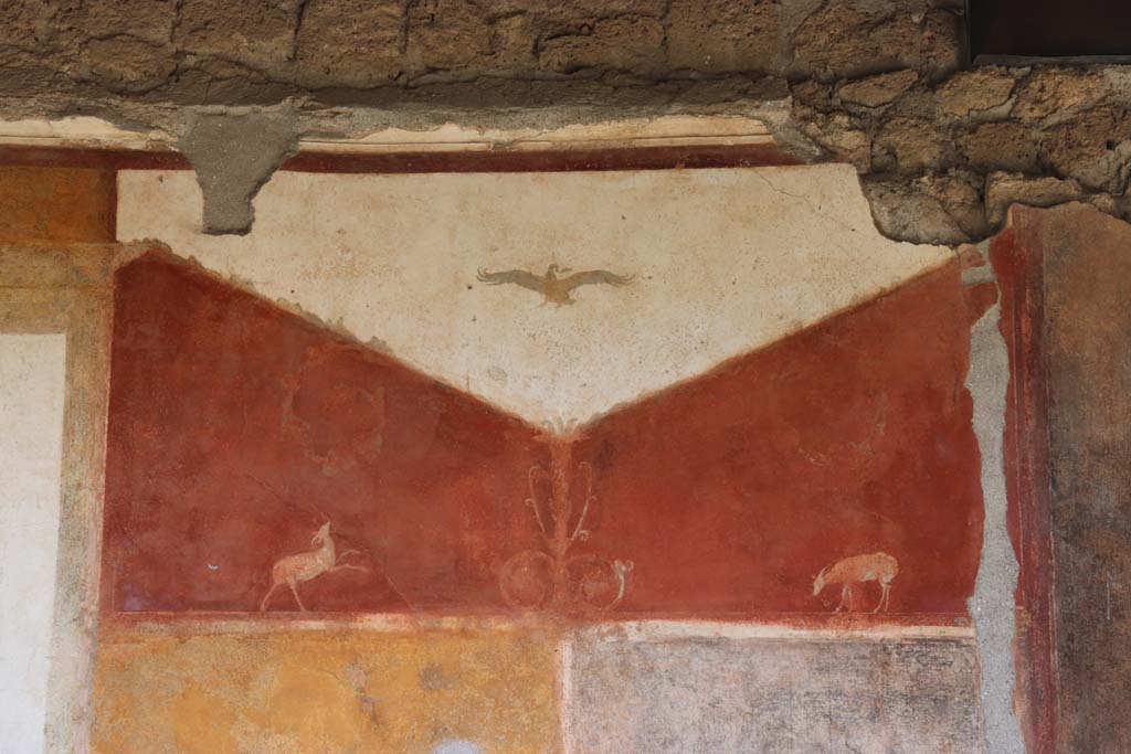 II.3.3 Pompeii. September 2017. Room 11, west portico, detail of painted decoration above doorway to room 13, cubiculum.
Photo courtesy of Klaus Heese.
