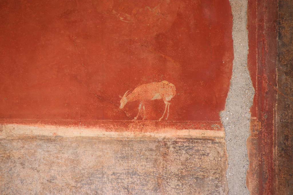 II.3.3 Pompeii. September 2017. 
Room 11, west portico, detail of painted decoration above doorway to room 13, cubiculum. Photo courtesy of Klaus Heese.
