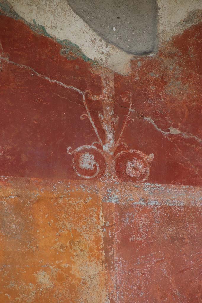 II.3.3 Pompeii. September 2017. Room 11, west portico, detail of painted decoration on upper wall.
Photo courtesy of Klaus Heese.
