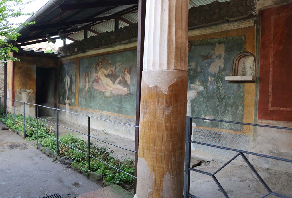 II.3.3 Pompeii. December 2018. Looking east along painted south wall of garden area. Photo courtesy of Aude Durand.