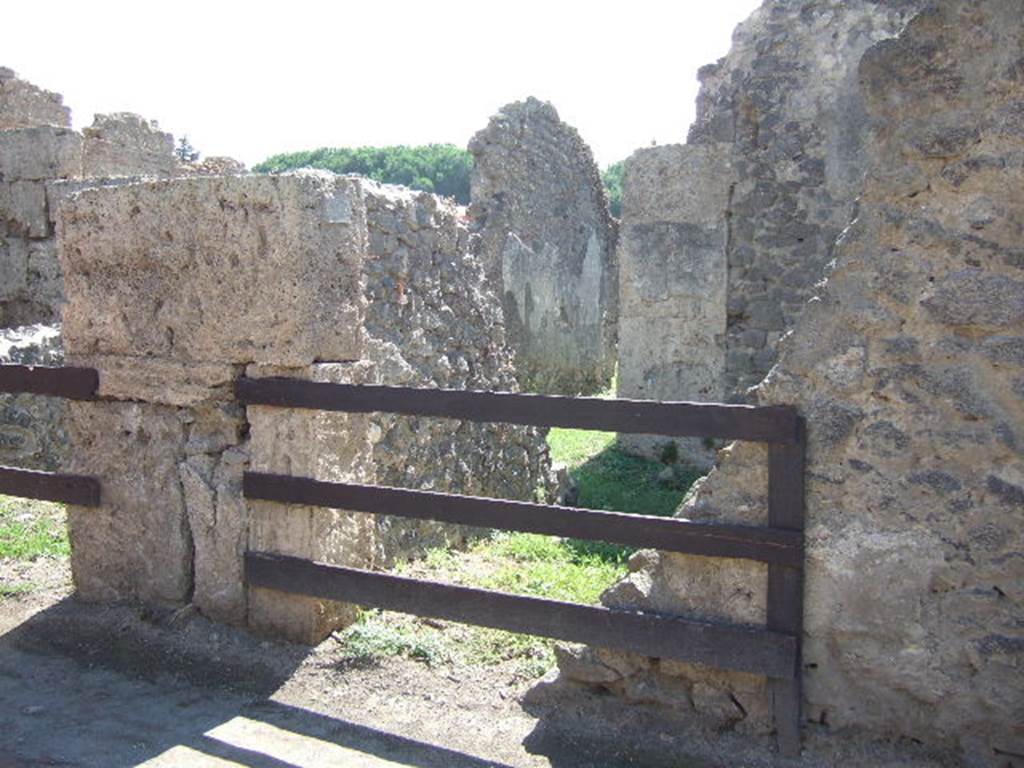 II.3.3A Pompeii. September 2005. Identified in CTP on Via dell Abbondanza now numbered as part of II.3.4