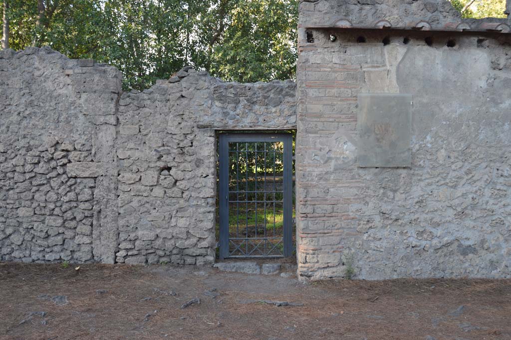 II.3.9 Pompeii. October 2017. Looking towards entrance doorway on north side of Via di Castricio. 
Foto Taylor Lauritsen, ERC Grant 681269 DÉCOR.
