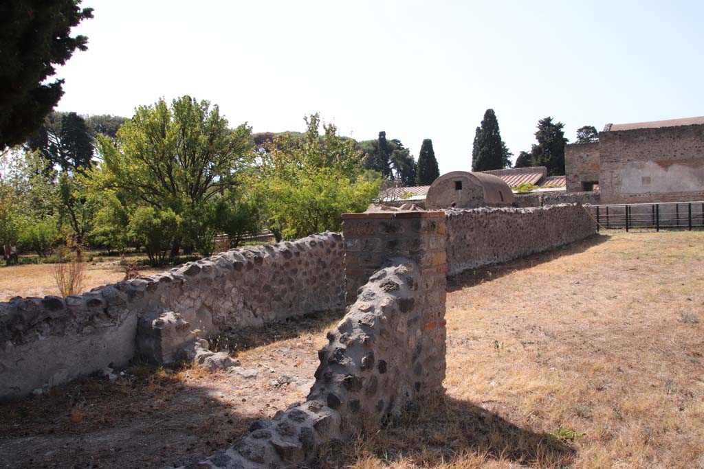 II.4.6 Pompeii. September 2019. Looking south-west across garden area, towards swimming pool, on right. Photo courtesy of Klaus Heese.