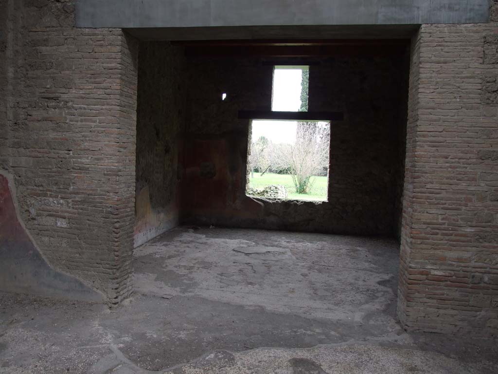 II.4.10 Pompeii. December 2006. Doorway to tablinum, looking east.
