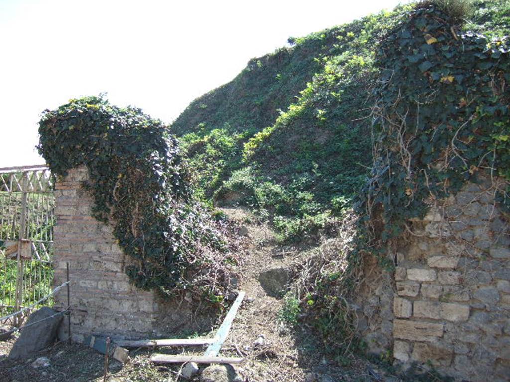 II.5.2 Pompeii.  September 2005. Entrance on Via dell’Abbondanza.