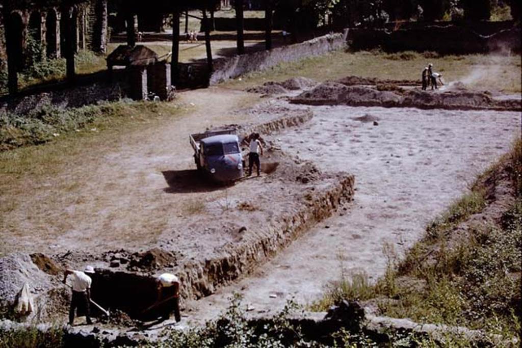 II.5 Pompeii, 1968. Looking south-west across site.  Photo by Stanley A. Jashemski.
Source: The Wilhelmina and Stanley A. Jashemski archive in the University of Maryland Library, Special Collections (See collection page) and made available under the Creative Commons Attribution-Non Commercial License v.4. See Licence and use details.
J68f0326
