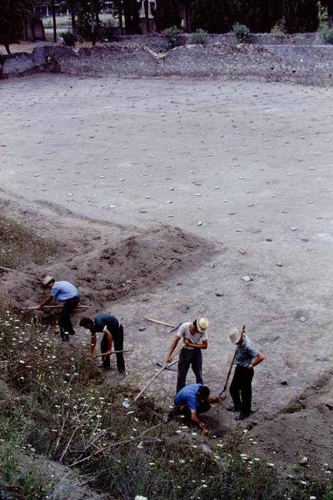 ll.5 Pompeii, 1968. Looking south-west across site.  Photo by Stanley A. Jashemski.
Source: The Wilhelmina and Stanley A. Jashemski archive in the University of Maryland Library, Special Collections (See collection page) and made available under the Creative Commons Attribution-Non Commercial License v.4. See Licence and use details.
J68f1638

