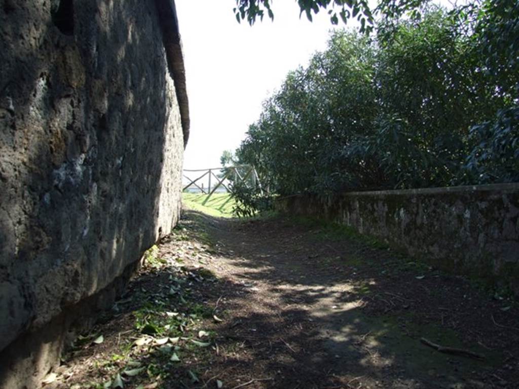 II.6 Pompeii. March 2009. Approaching the terrace, at the top of the steps on south-west side of the Amphitheatre.