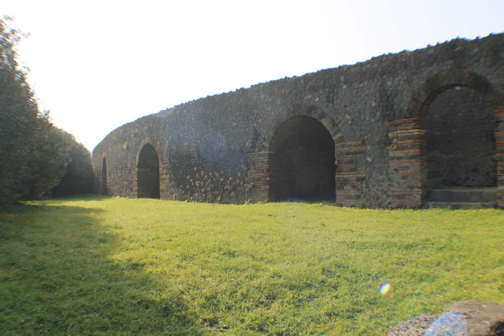 II.6 Pompeii. March 2014. South side of Amphitheatre. 
Looking west along the terrace, which was formed from the city wall on the south and east sides.
Foto Annette Haug, ERC Grant 681269 DÉCOR.
