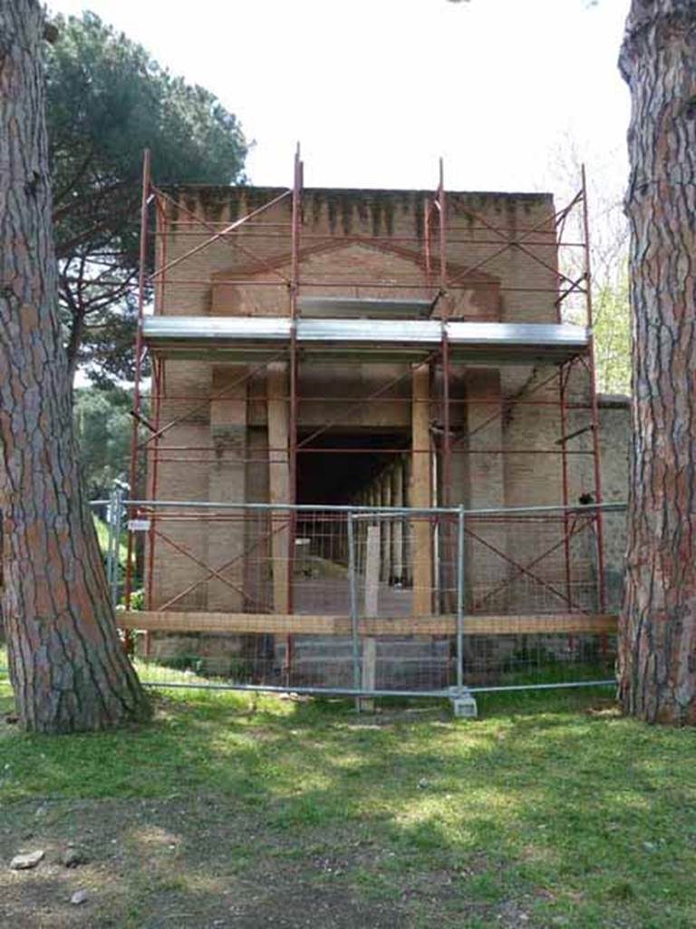 II.7.1 Pompeii. Palaestra. May 2010. Entrance.