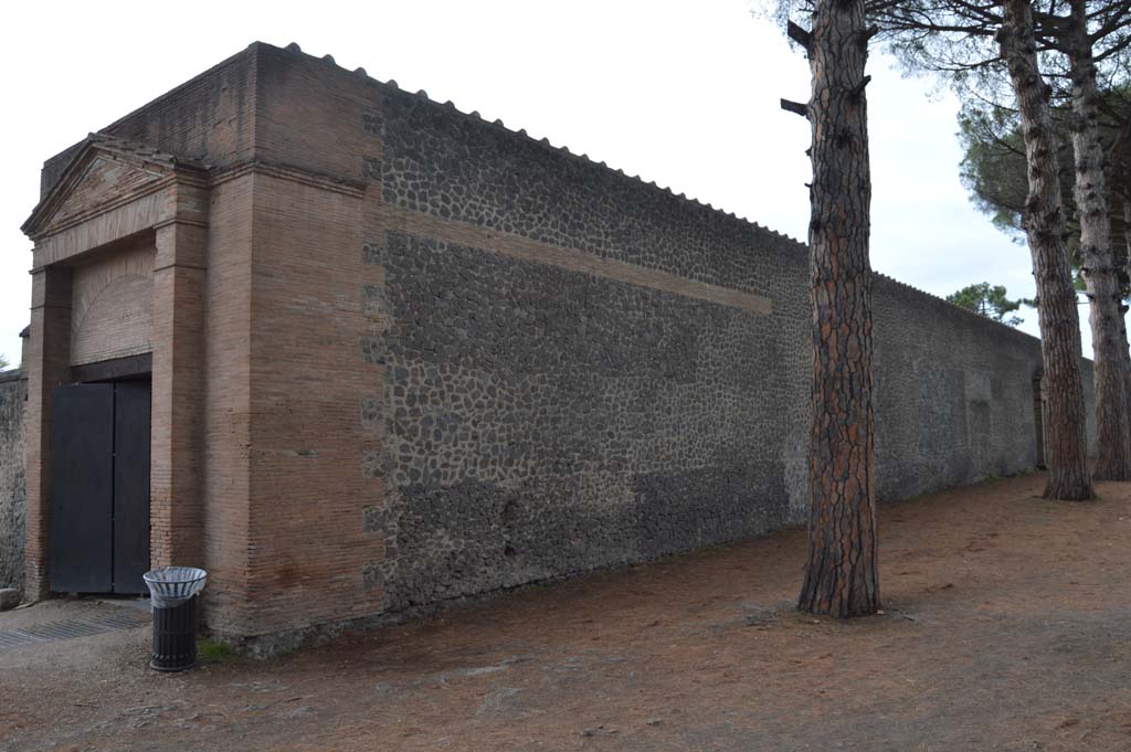 II.7.5 Pompeii, on left. October 2017. Looking west along the exterior north wall of Palaestra. 
Foto Taylor Lauritsen, ERC Grant 681269 DÉCOR.
