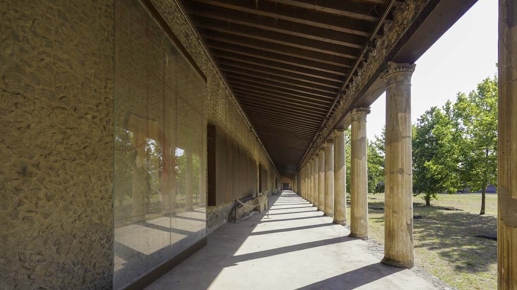 II.7.8 Pompeii. Palaestra. August 2021. Looking east along north portico. Photo courtesy of Robert Hanson.