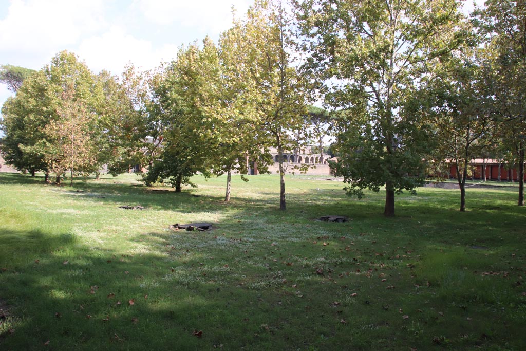 II.7.8 Pompeii. Palaestra. October 2022. Looking south-east from north-west corner. Photo courtesy of Klaus Heese