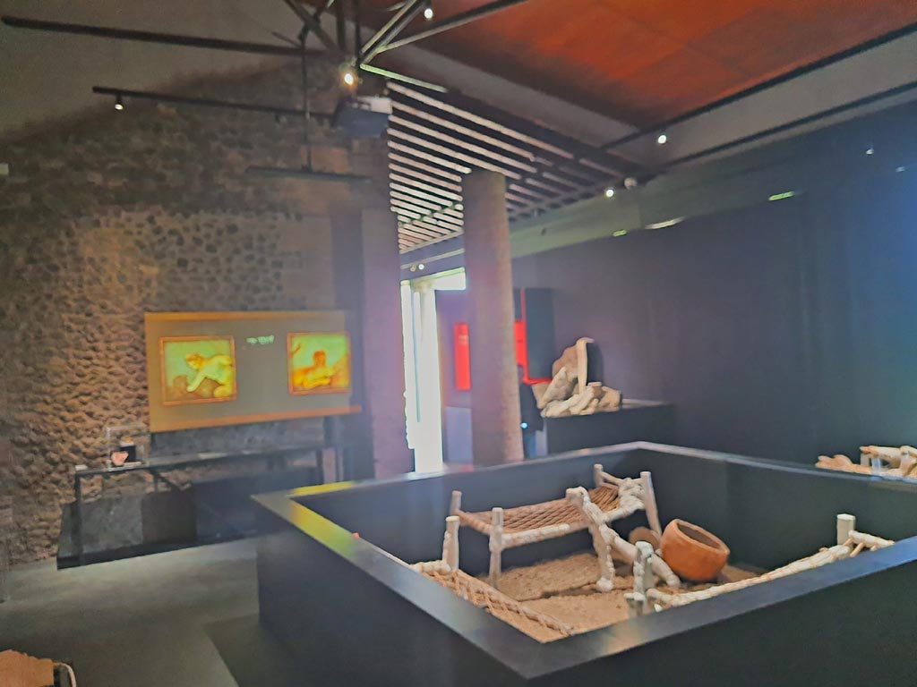 II.7.9 Pompeii. March 2024. Looking towards display from the slaves’ room, Civita Giuliana, in exhibition in the Palaestra entitled –
“L’altra Pompei, vite comuni all’ombra del Vesuvio”. Photo courtesy of Giuseppe Ciaramella.
