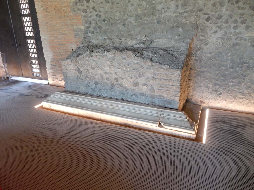 II.7.9a Pompeii. June 2019. Looking towards altar against west wall, and doorway at II.7.9a.
Photo courtesy of Buzz Ferebee.