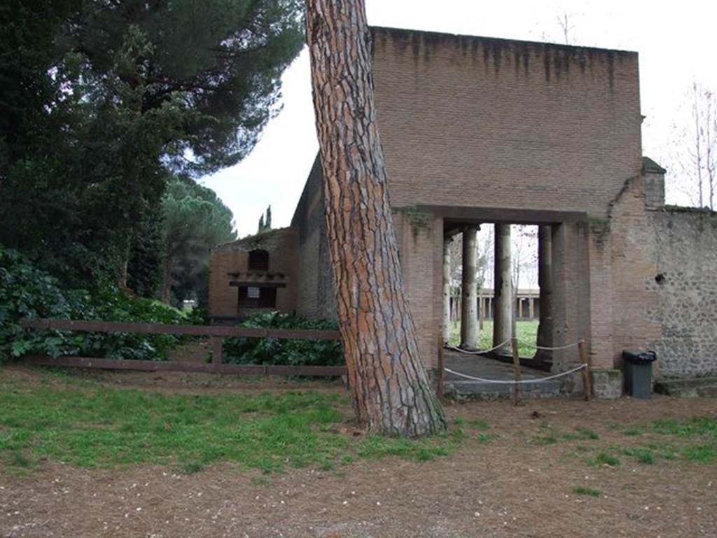 II.7.11 Pompeii. Palaestra. December 2006. Latrine at side of south portico and entrance II.7.1.