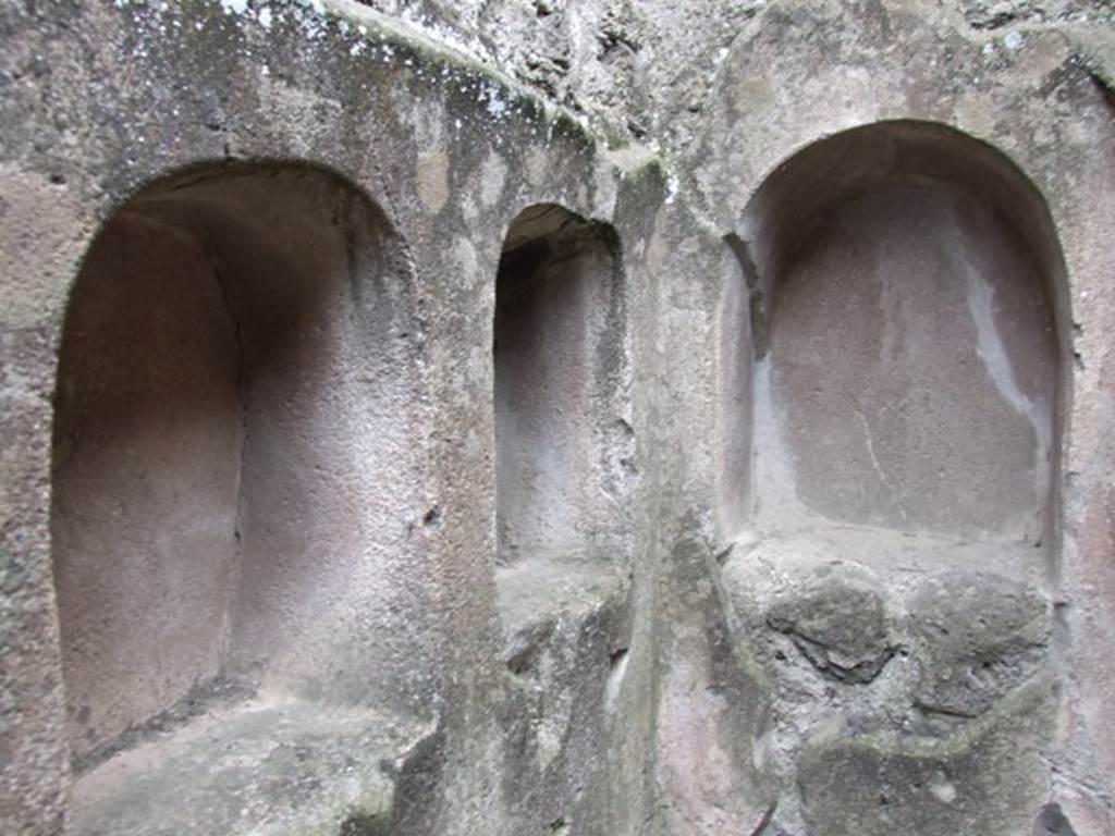 II.8.5 Officina di Sabbatino.  December 2007.  First room on north side of corridor.  Three niches.