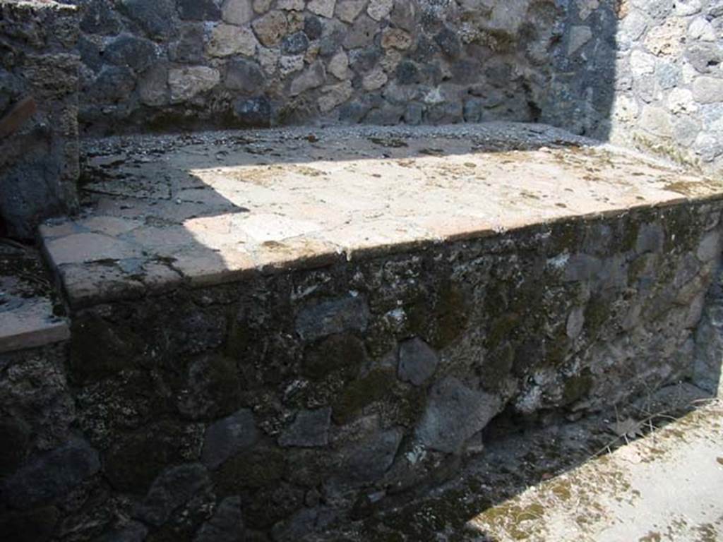 II.8.5 Pompeii. May 2003. Bench. Photo courtesy of Nicolas Monteix.