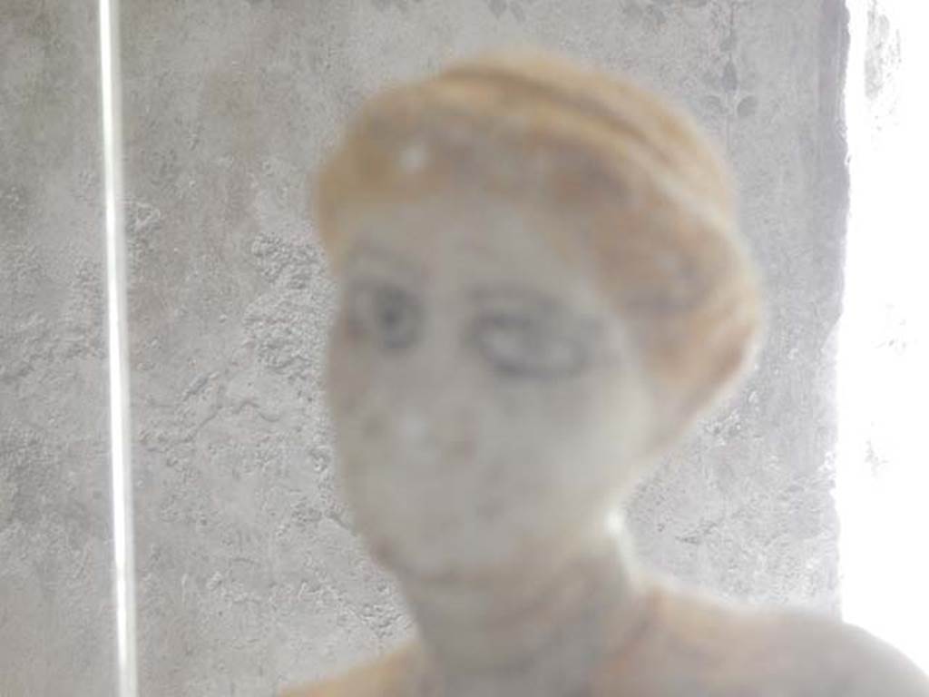II.9.4, Pompeii. May 2018. Detail of painted eyes and hair of marble statue of Venus.
Archaeological Park of Pompeii, inv. no. 37999. Photo courtesy of Buzz Ferebee. 
