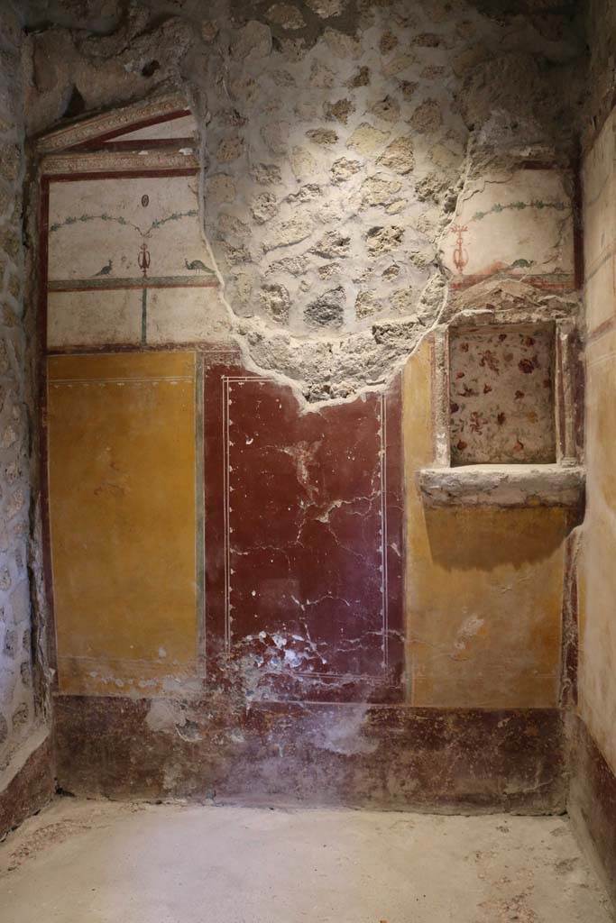 II.9.4 Pompeii. December 2018. 
Room 6, looking north through doorway of cubiculum. Photo courtesy of Aude Durand.
