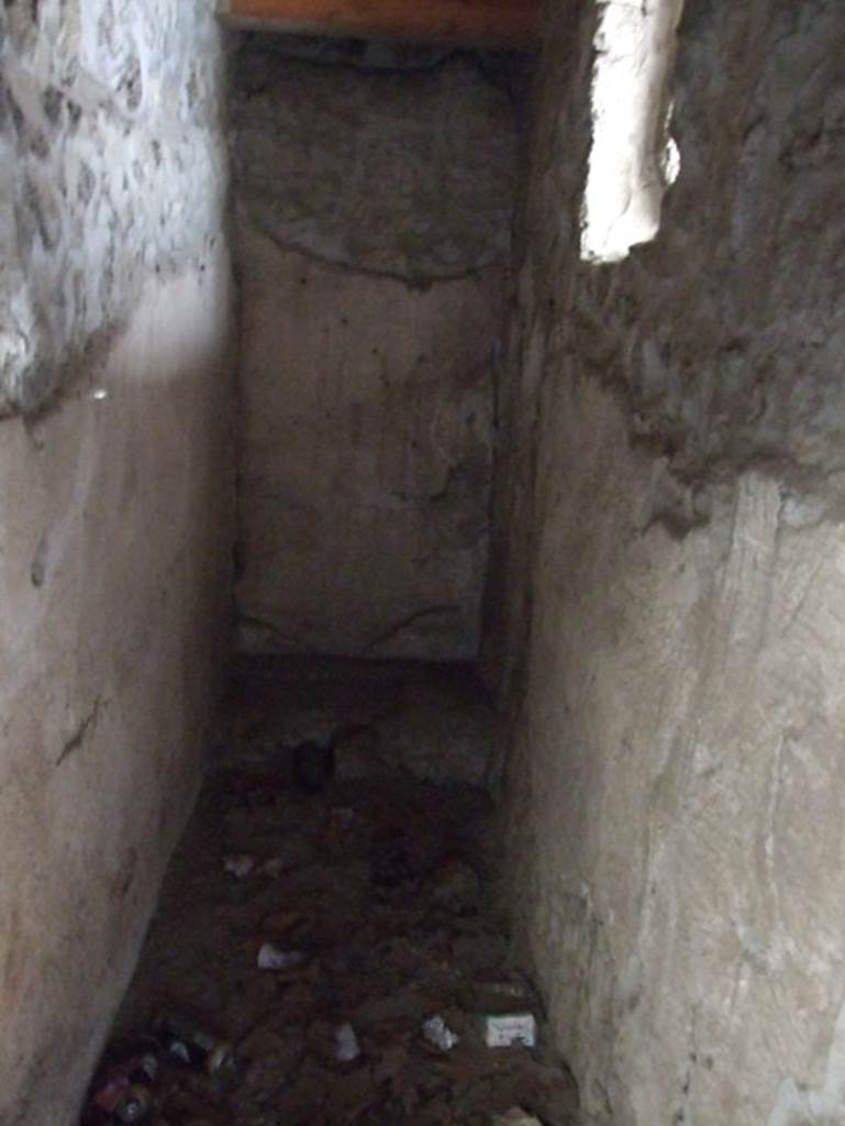 II.9.5 Casa del Triclinio all’ aperto.  December 2007.  Room 1.  Small room on south of entrance corridor.