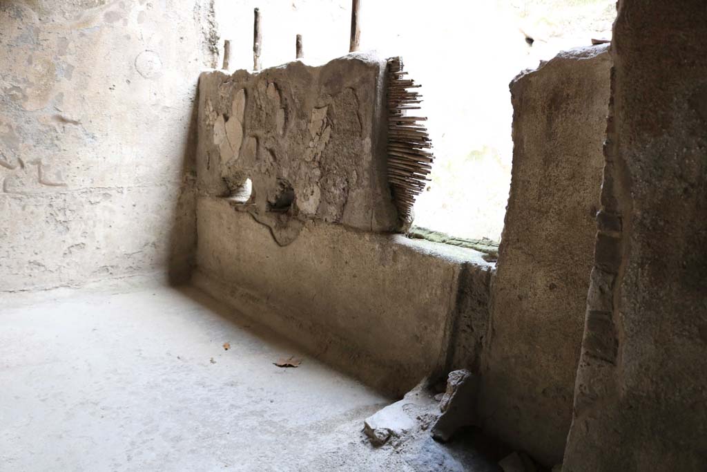 II.9.5 Pompeii. December 2007. Room 4, looking towards west wall. Photo courtesy of Aude Durand.