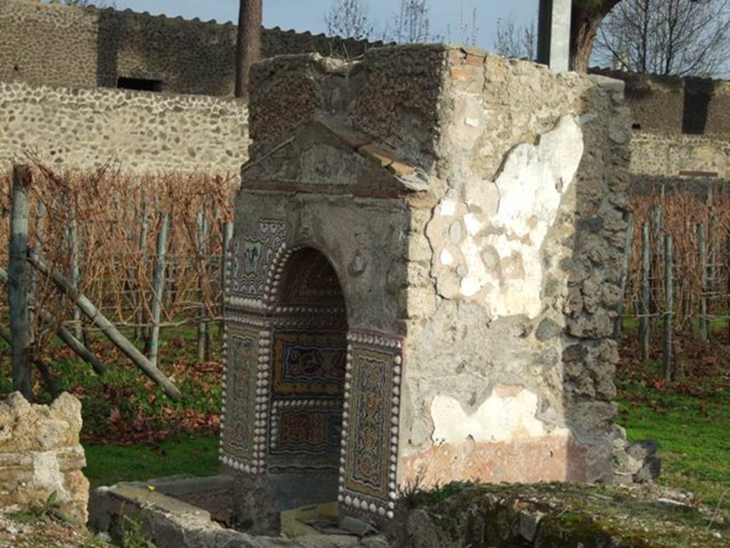 II.9.7. Garden entrance to House of Summer Triclinium.  December 2007.  Fountain on south side.