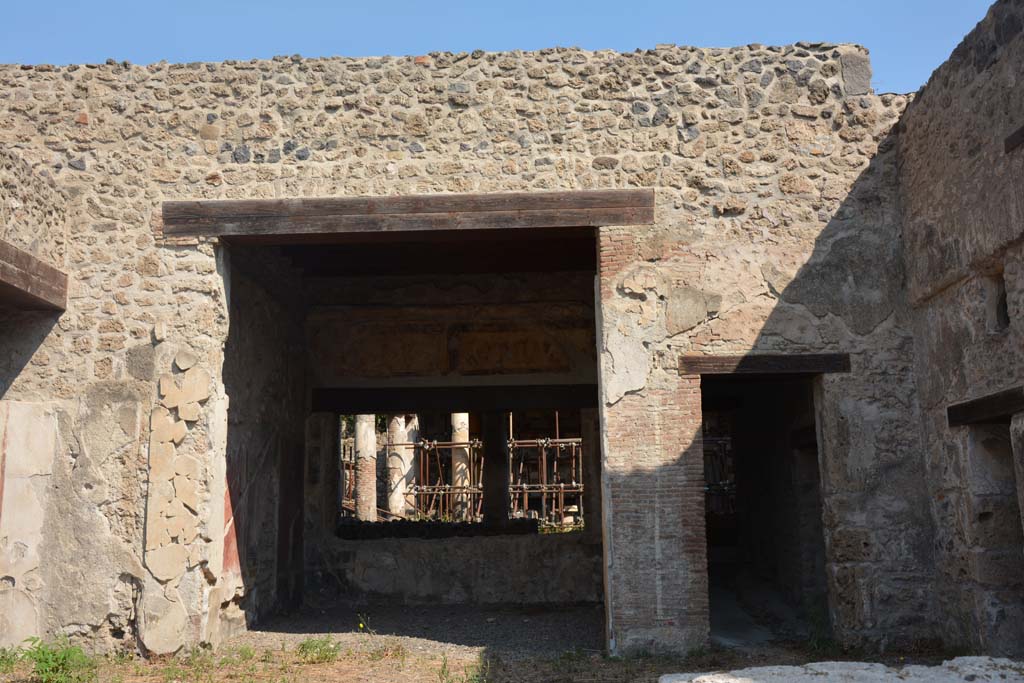 III.2.1 Pompeii. July 2017. Looking north across atrium towards tablinum.
Foto Annette Haug, ERC Grant 681269 DCOR.
