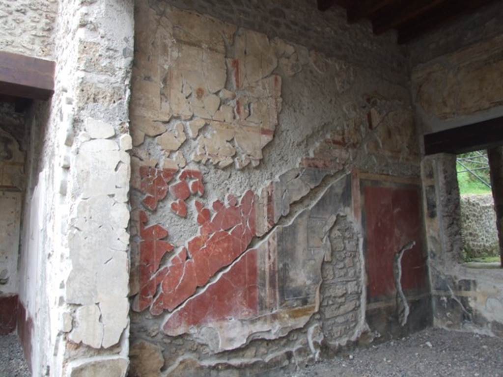 III.2.1 Pompeii.  March 2009.  Room 9.  Tablinum.  West wall.