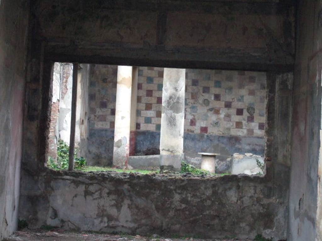 III.2.1 Pompeii. December 2005.  Room 9. Tablinum.