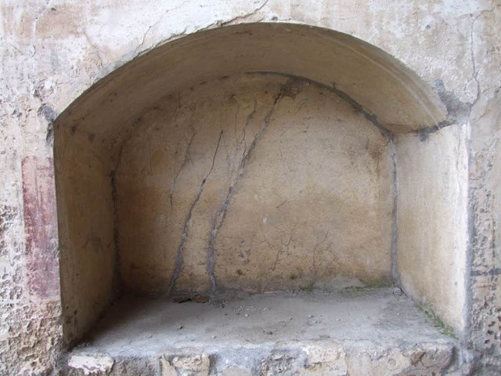 III.2.1 Pompeii.  March 2009.  Room 20.  Arched niche in west wall of Summer Triclinium.