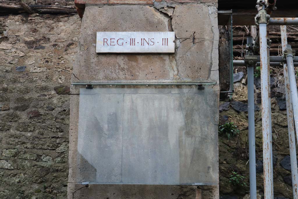 III.3.1 Pompeii. December 2018. Graffiti or inscription on west pilaster, the left side of the front wall. Photo courtesy of Aude Durand.