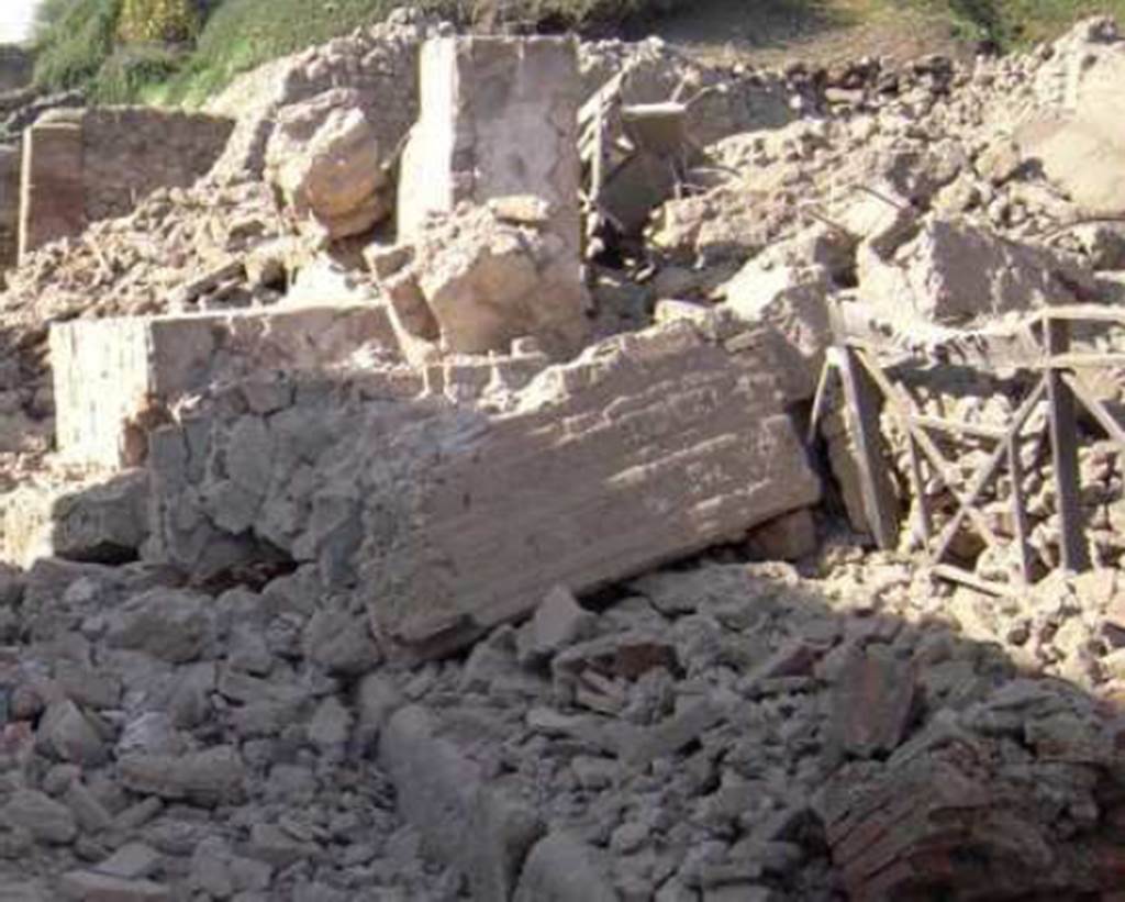 III.3.6 Pompeii, Vicolo di Ifigenia and III.4.1 (with buckled metal gate). November 2010.  
