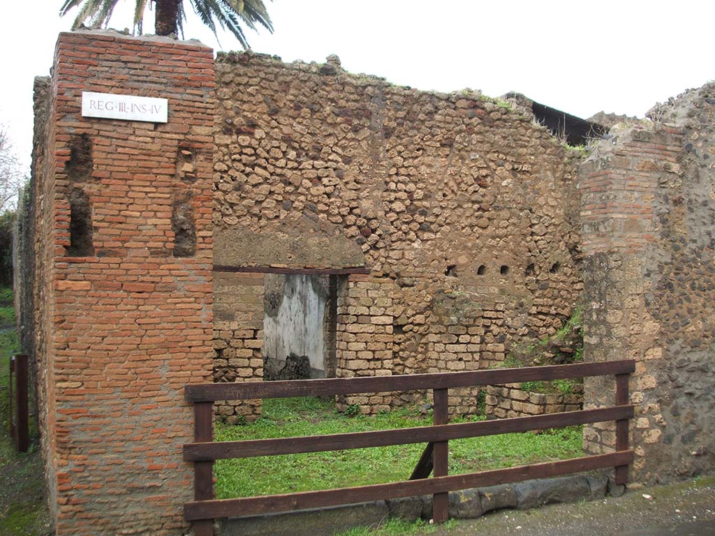 III.4.1 Pompeii. December 2004. Entrance, looking north-east.
According to Della Corte, found on the left pilaster in red letters, unfortunately mutilated and no longer conserved, were the words that told what was sold here -
Vasa faecaria ven(dit)    [CIL IV 7678] 
See Della Corte, M., 1965.  Case ed Abitanti di Pompei. Napoli: Fausto Fiorentino. (p. 357).
