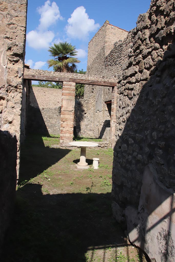 III.4.2 Pompeii. October 2022. Looking north through entrance doorway. Photo courtesy of Klaus Heese