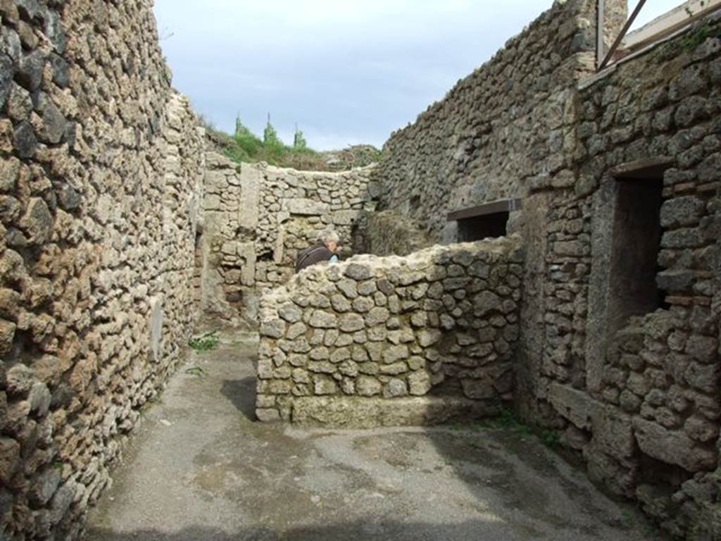 III.4.3  Pompeii.  March 2009.   Room 4.  Looking east.