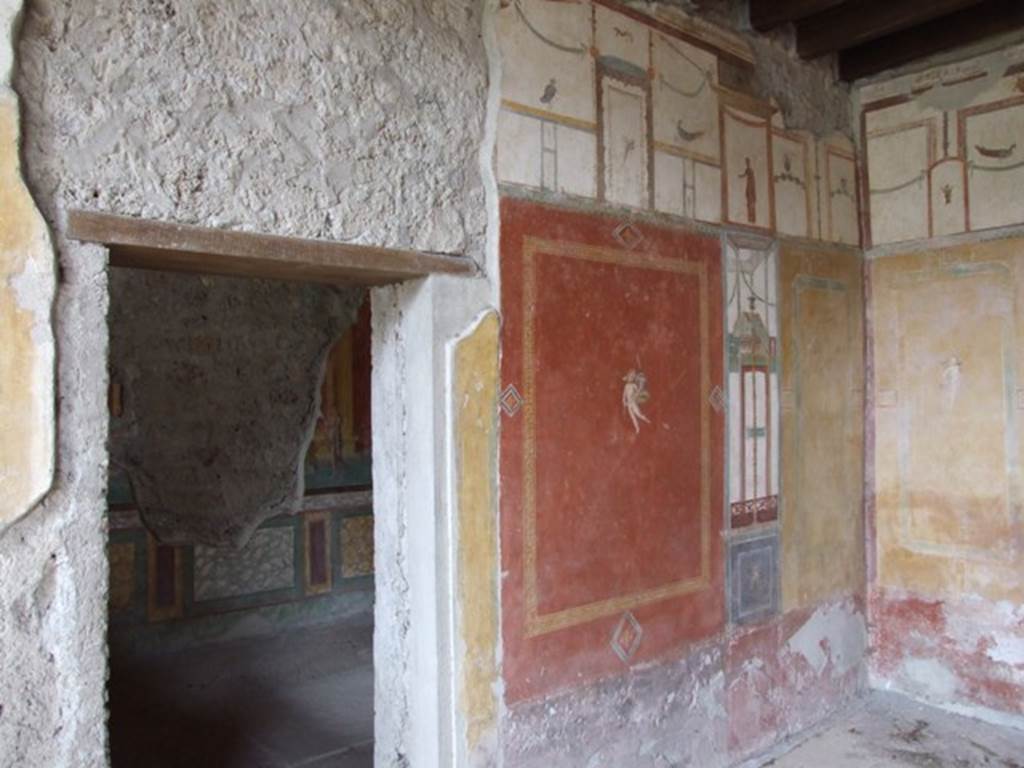 III.4.b. Pompeii.  March 2009.  Room 4.  Exedra.  West wall.