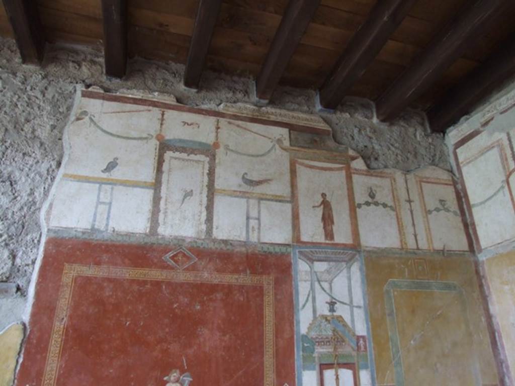 III.4.b. Pompeii.  March 2009.  Room 4.  Exedra. Upper west wall.